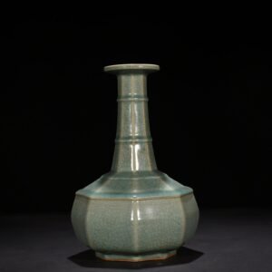 Song Dynasty Longquan official kiln eight-way plate mouth vase