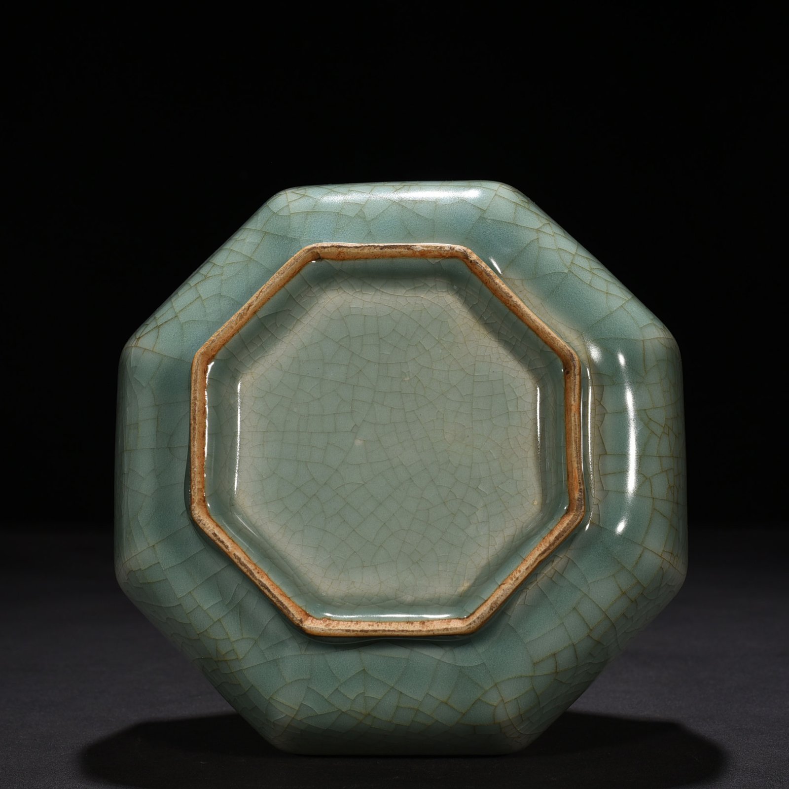 Song Dynasty Longquan official kiln eight-way plate mouth vase