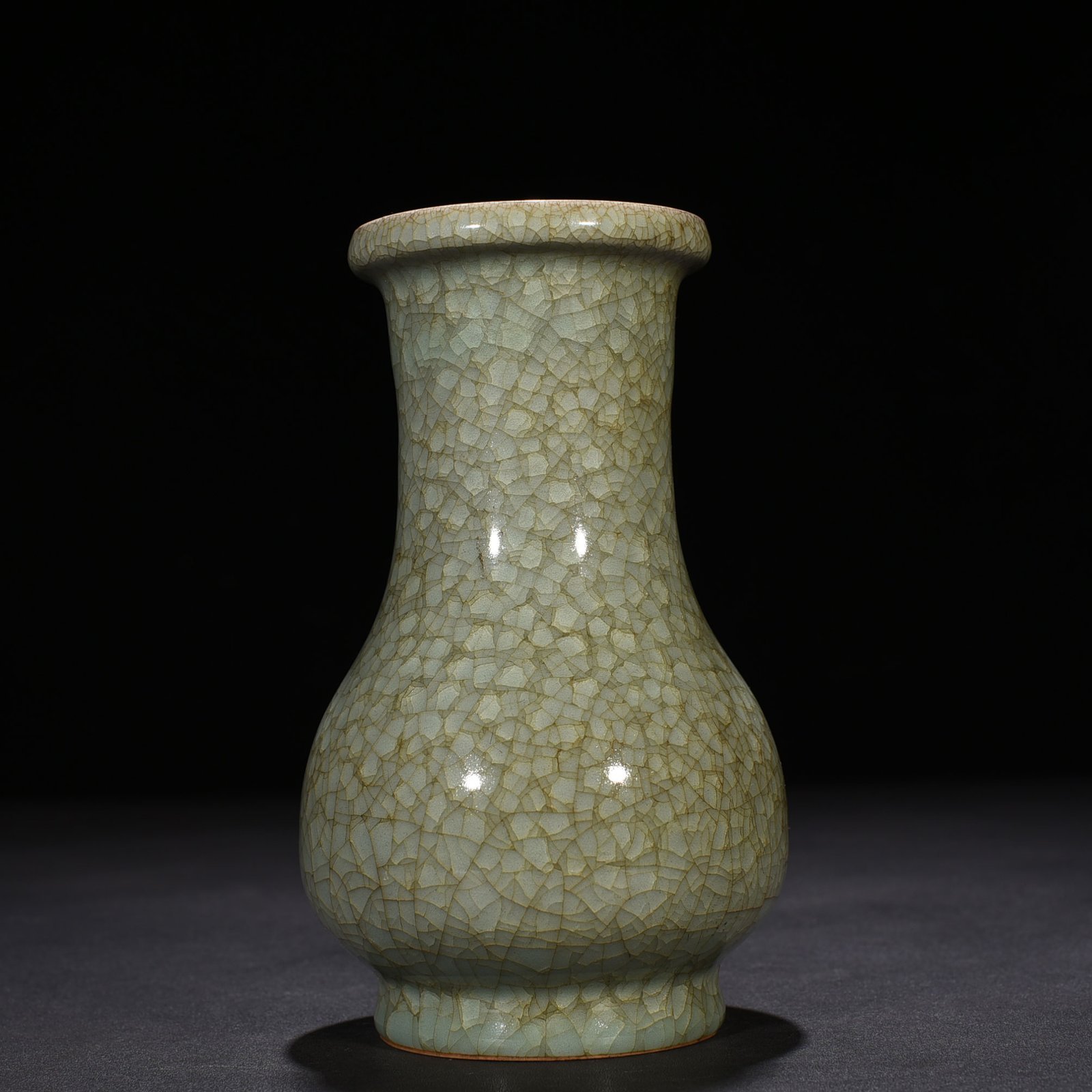 Song Dynasty Longquan official kiln ice cracked plate mouth bottle