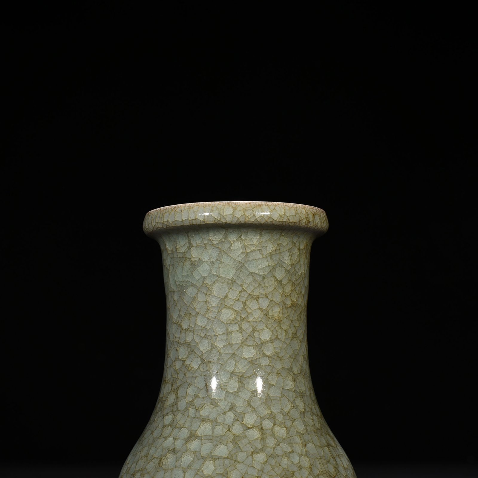 Song Dynasty Longquan official kiln ice cracked plate mouth bottle