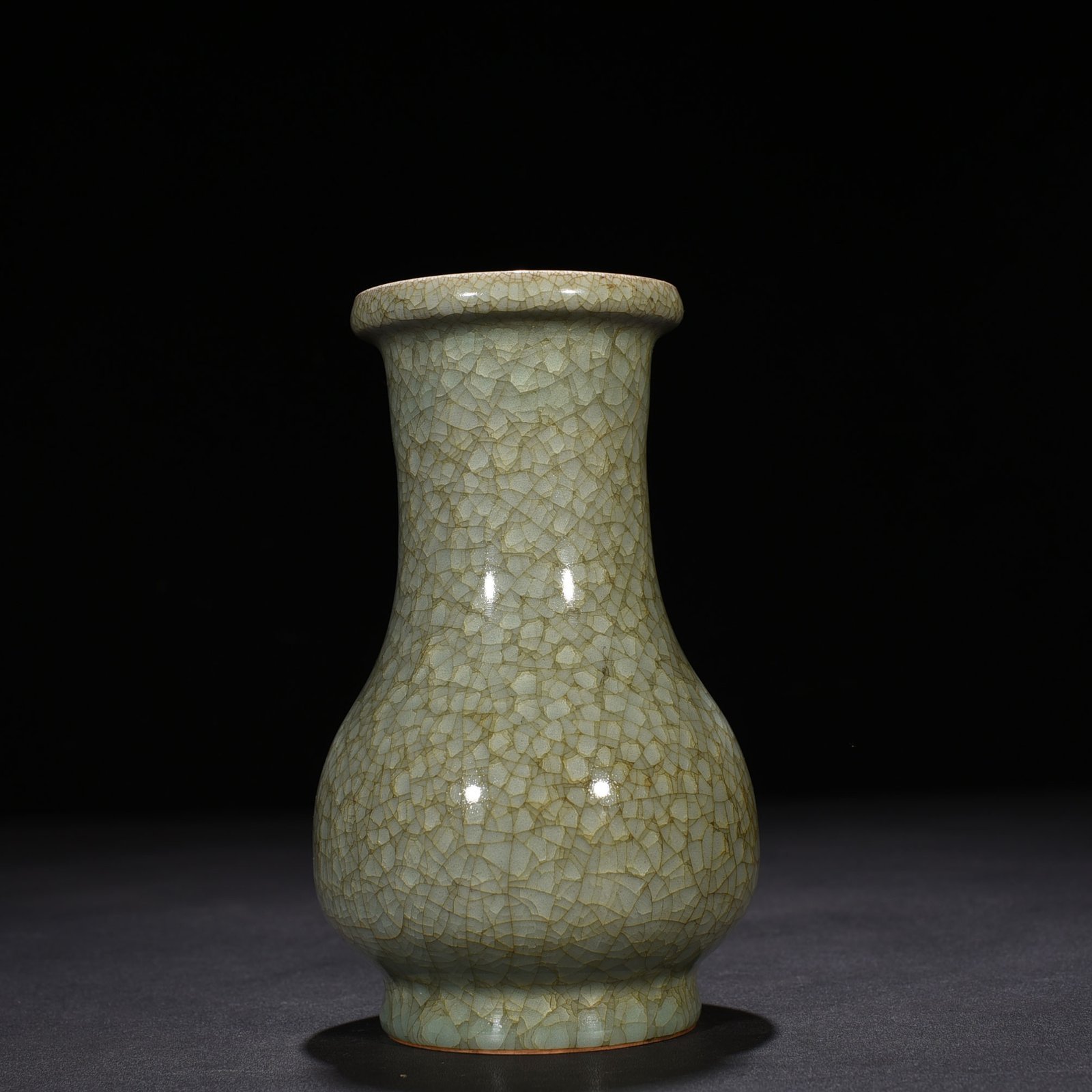 Song Dynasty Longquan official kiln ice cracked plate mouth bottle