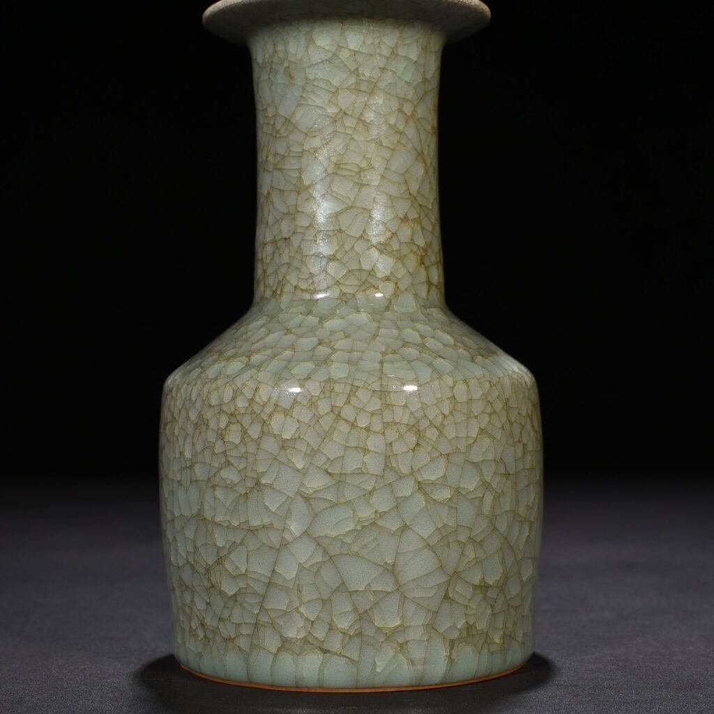 Song Dynasty Longquan official kiln of ice crack plate bottle paper mallet bottle