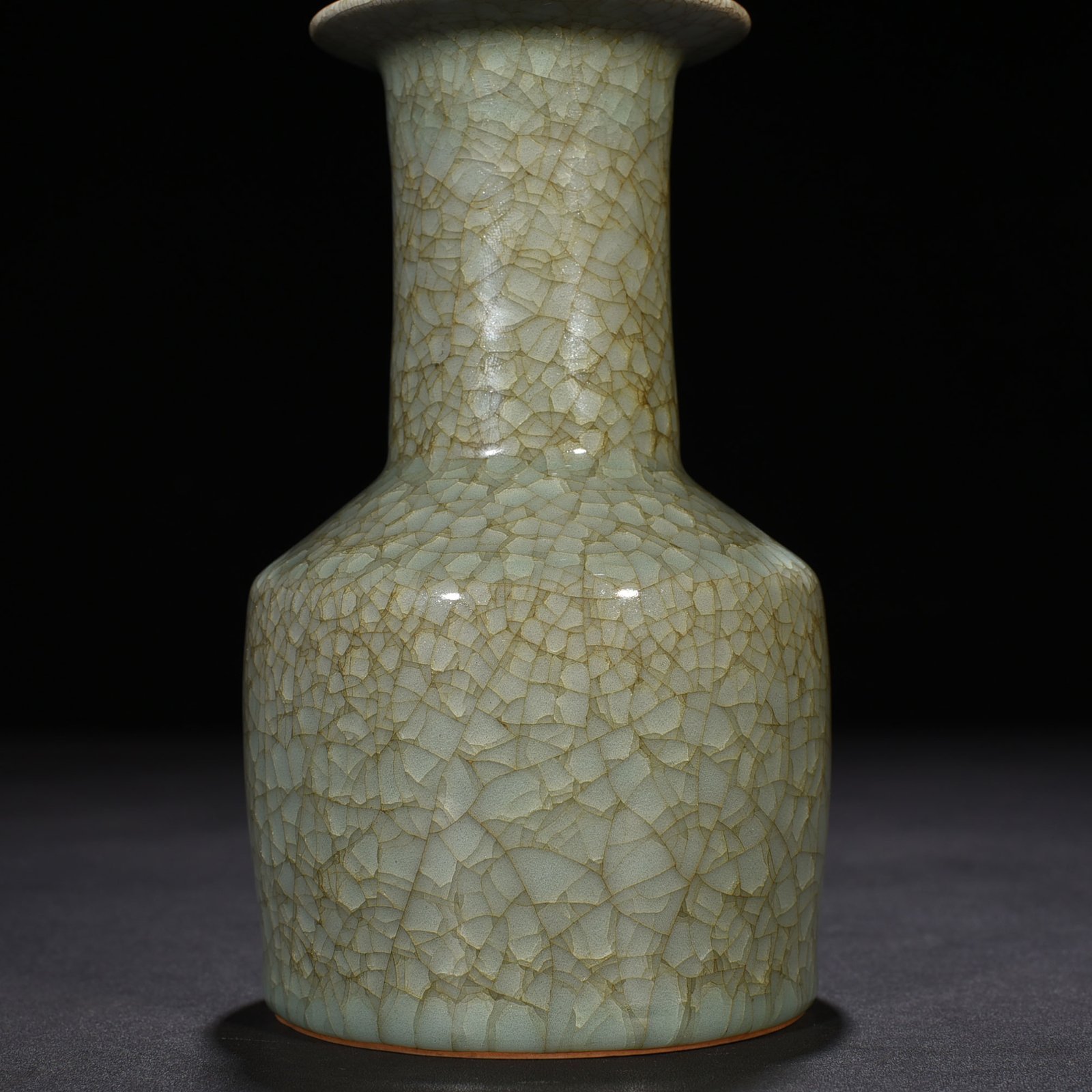 Song Dynasty Longquan official kiln of ice crack plate bottle paper mallet bottle