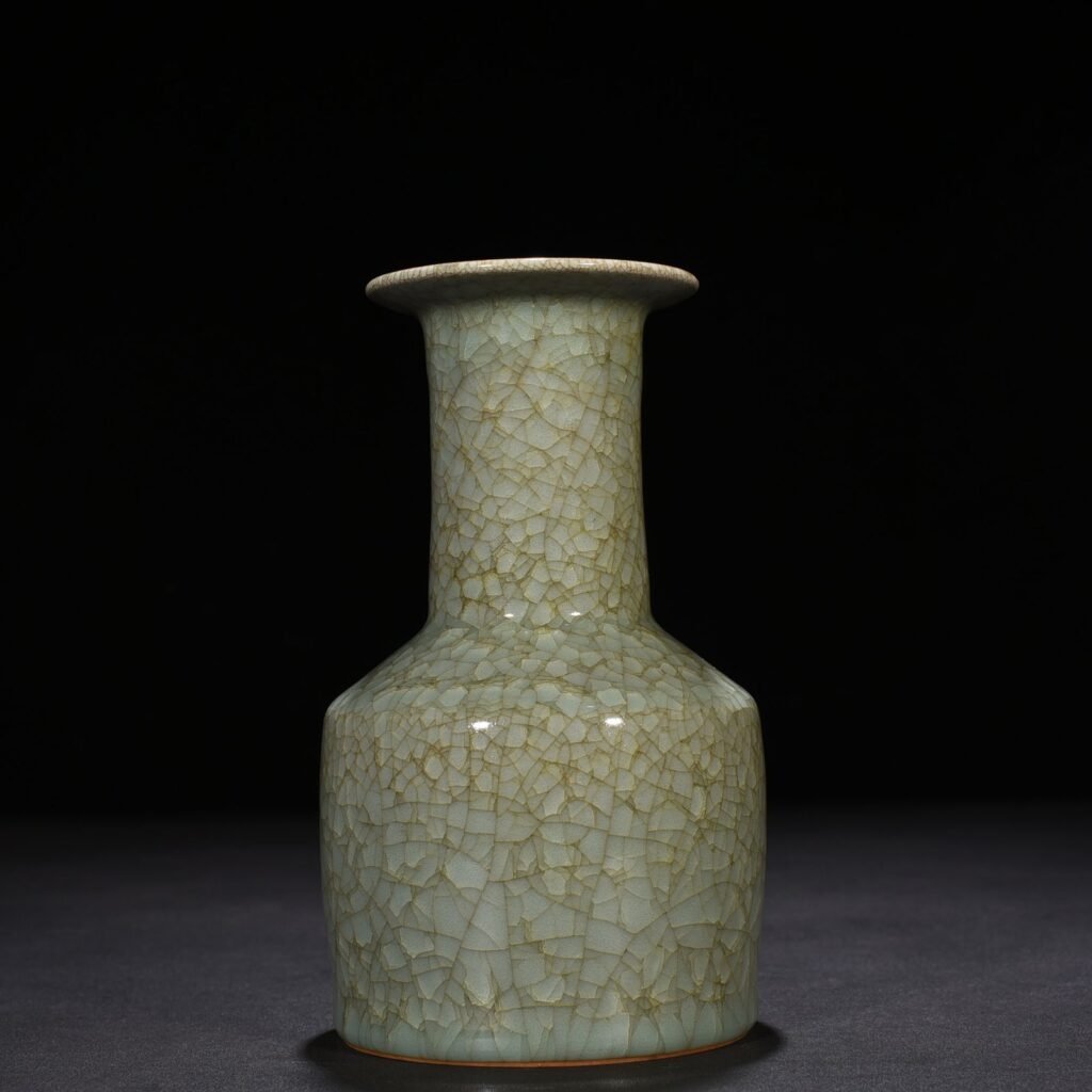Song Dynasty Longquan official kiln of ice crack plate bottle paper mallet bottle