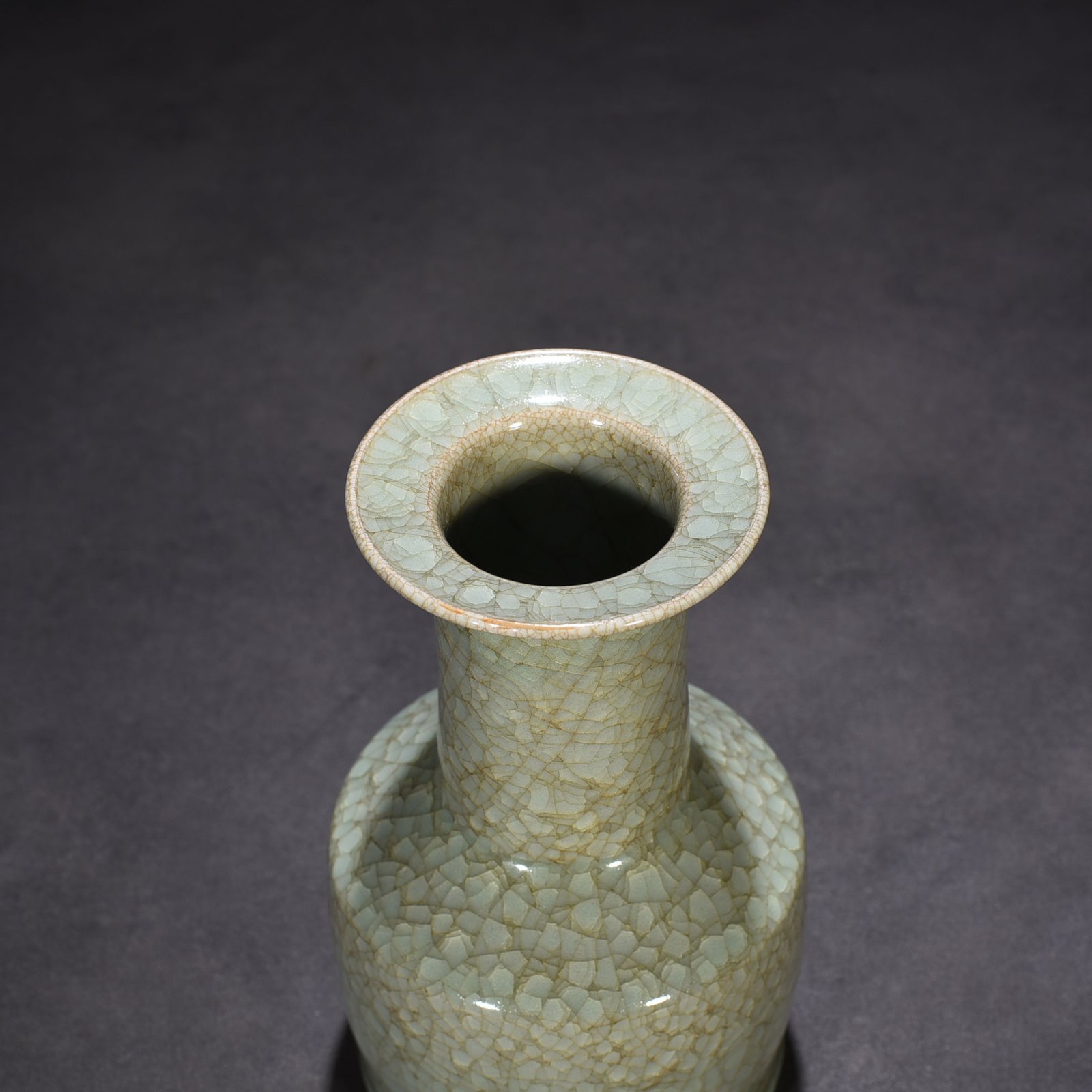 Song Dynasty Longquan official kiln of ice crack plate bottle paper mallet bottle