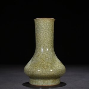Song Dynasty Longquan official kiln ice cracked straight neck bottle of
