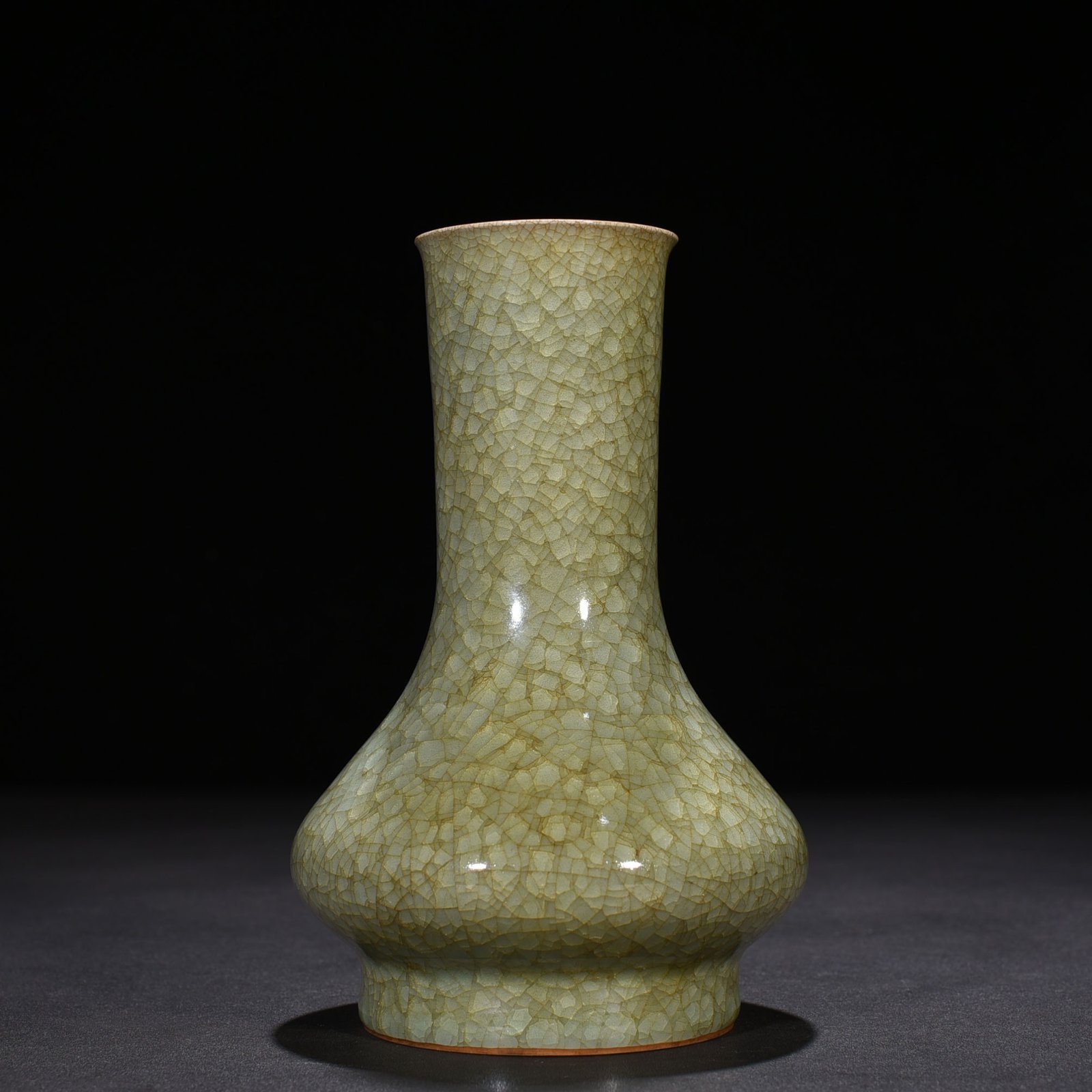 Song Dynasty Longquan official kiln ice cracked straight neck bottle of