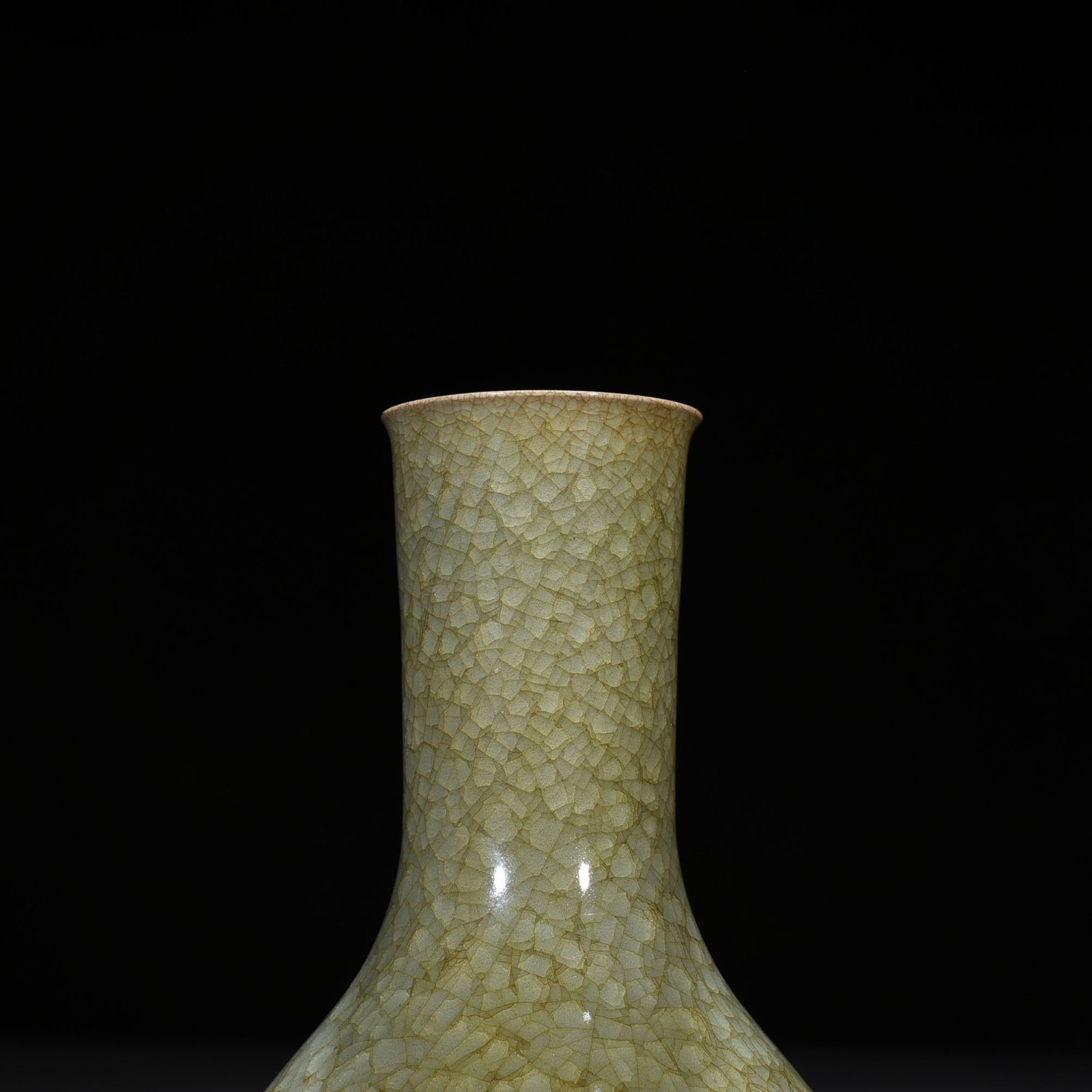 Song Dynasty Longquan official kiln ice cracked straight neck bottle of