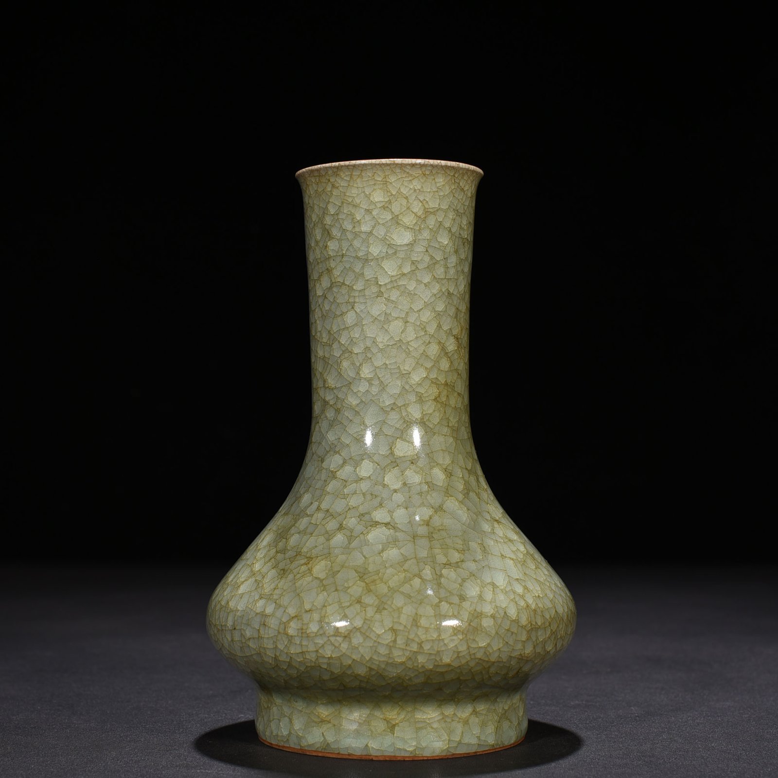 Song Dynasty Longquan official kiln ice cracked straight neck bottle of