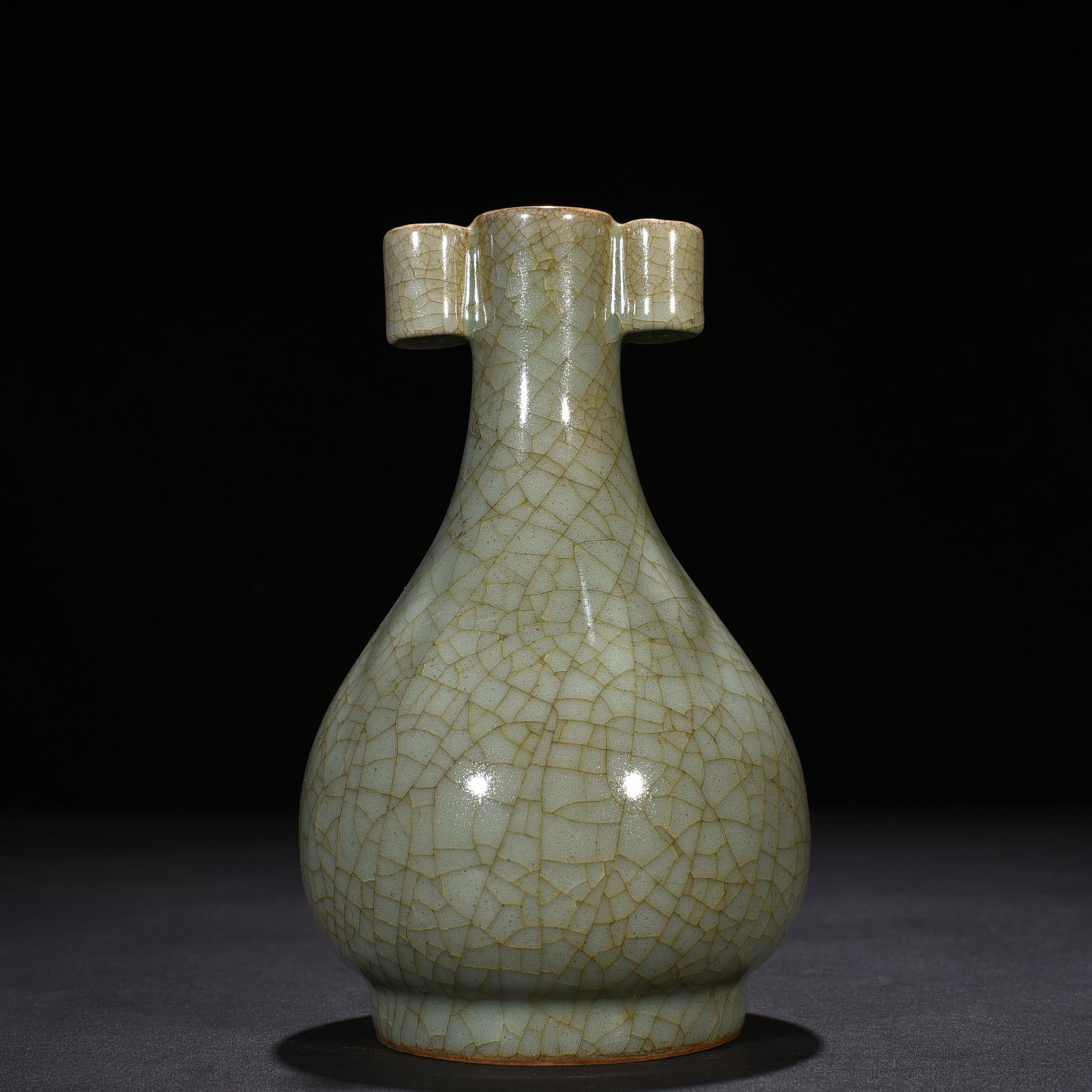 Song Dynasty Longquan official kiln ice cracked through-ear vase