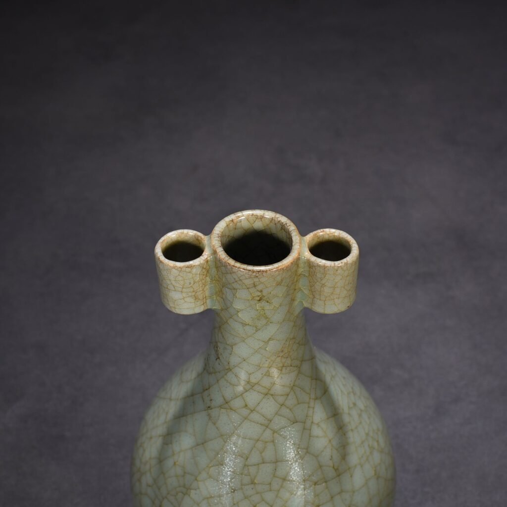 Song Dynasty Longquan official kiln ice cracked through-ear vase