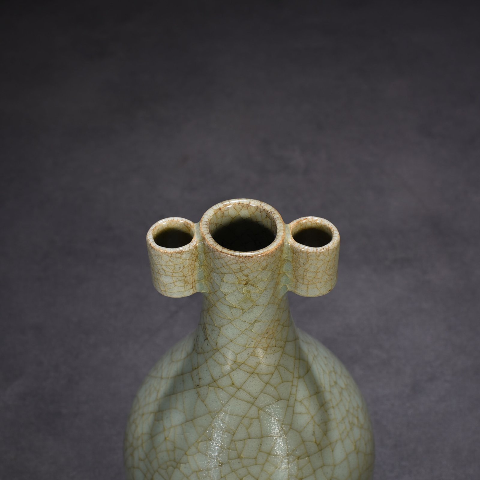 Song Dynasty Longquan official kiln ice cracked through-ear vase