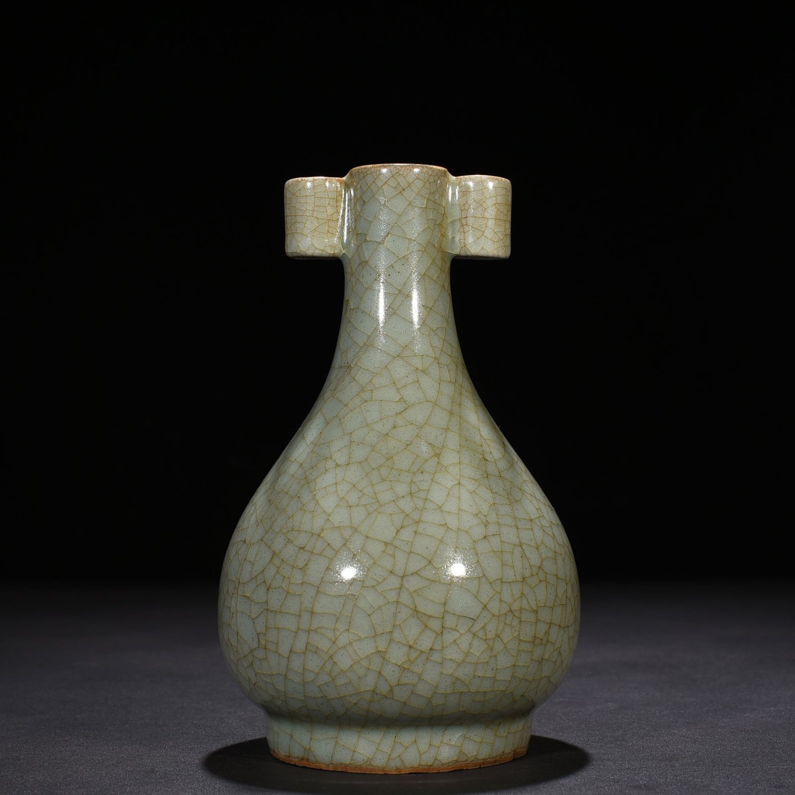 Song Dynasty Longquan official kiln ice cracked through-ear vase