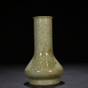 Song Dynasty Longquan official kiln ice cracked flask