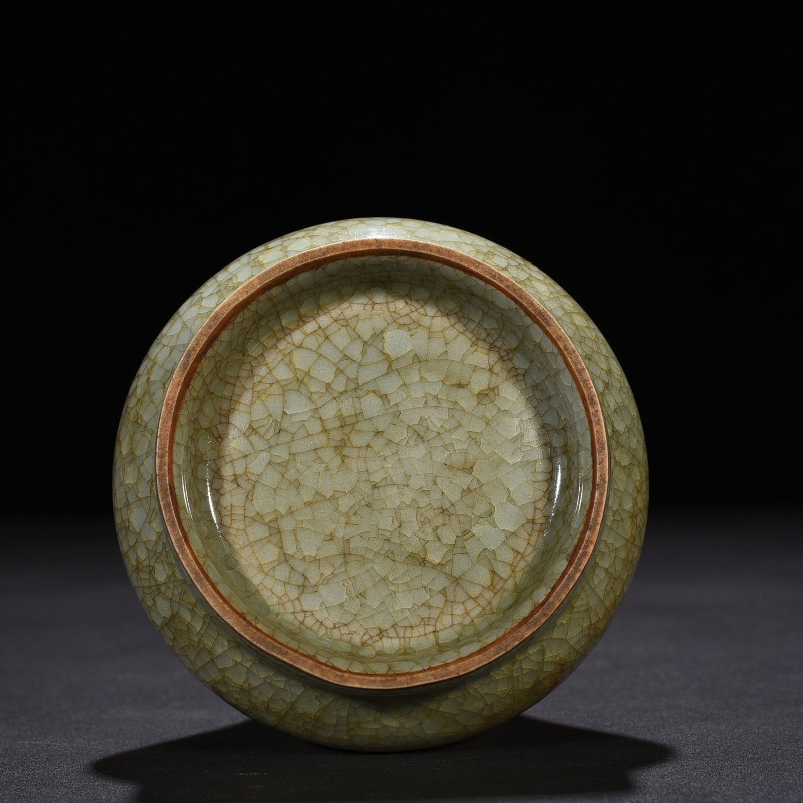 Song Dynasty Longquan official kiln ice cracked flask