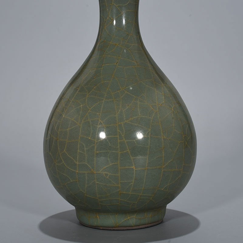 Song Dynasty Longquan official kiln jade pot and spring vase of
