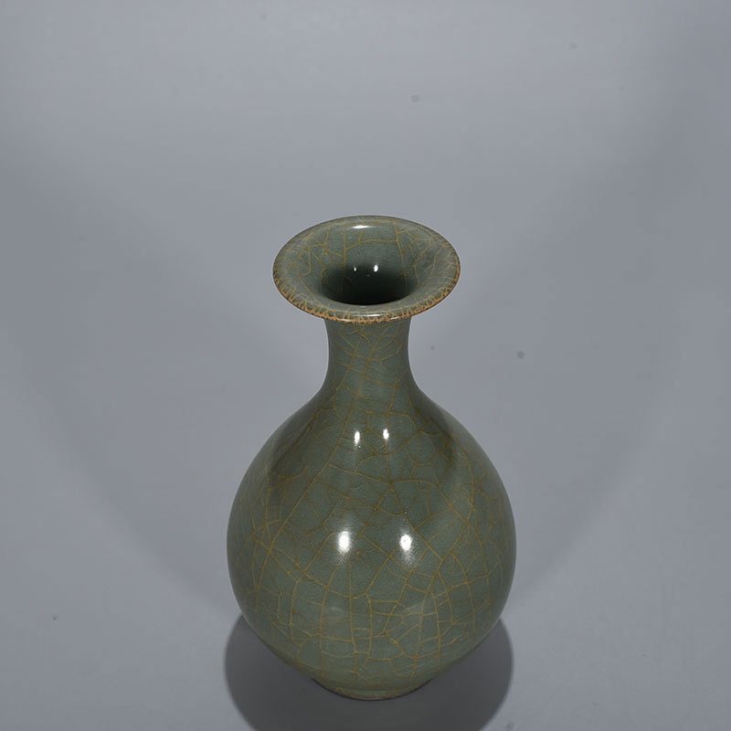 Song Dynasty Longquan official kiln jade pot and spring vase of