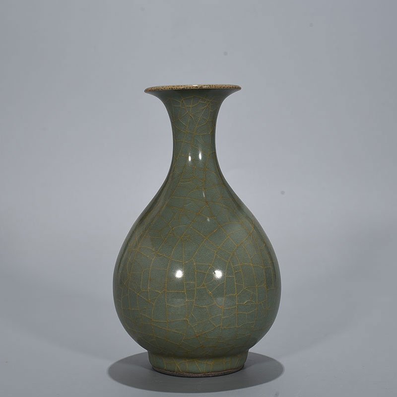 Song Dynasty Longquan official kiln jade pot and spring vase of