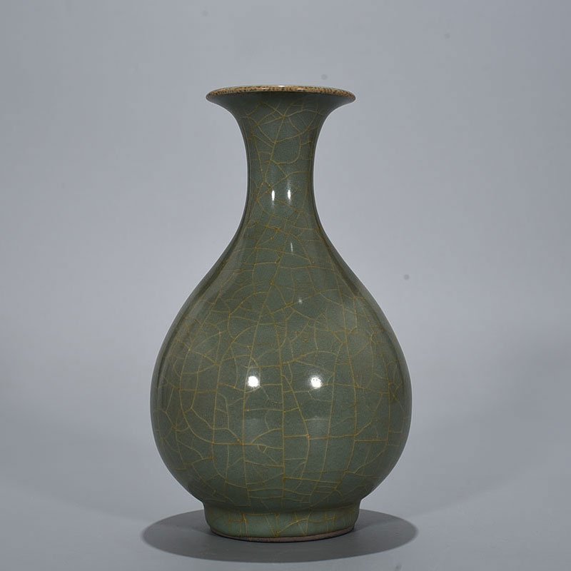 Song Dynasty Longquan official kiln jade pot and spring vase of