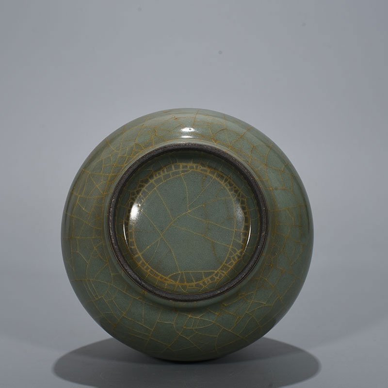 Song Dynasty Longquan official kiln jade pot and spring vase of