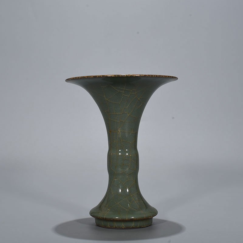 Song Dynasty Longquan official kiln flower vase