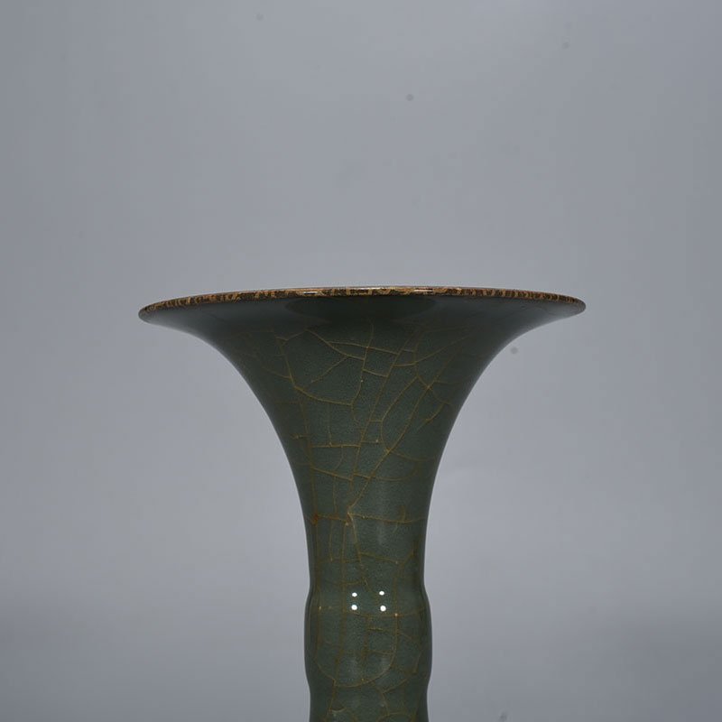 Song Dynasty Longquan official kiln flower vase