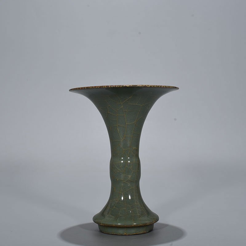 Song Dynasty Longquan official kiln flower vase
