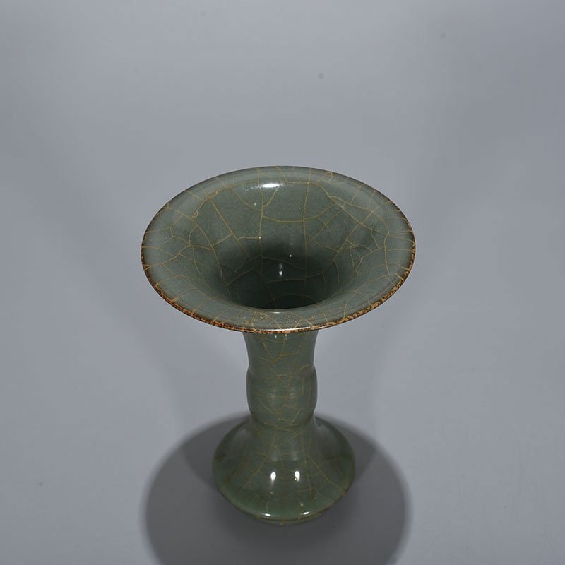 Song Dynasty Longquan official kiln flower vase