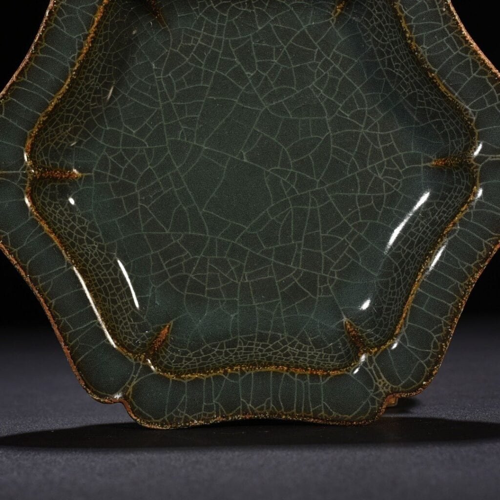 Song Dynasty Longquan Xikou kiln six-sided folding edge plate