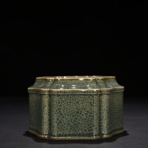 Song Dynasty Longquan Xikou kiln box set with six directions