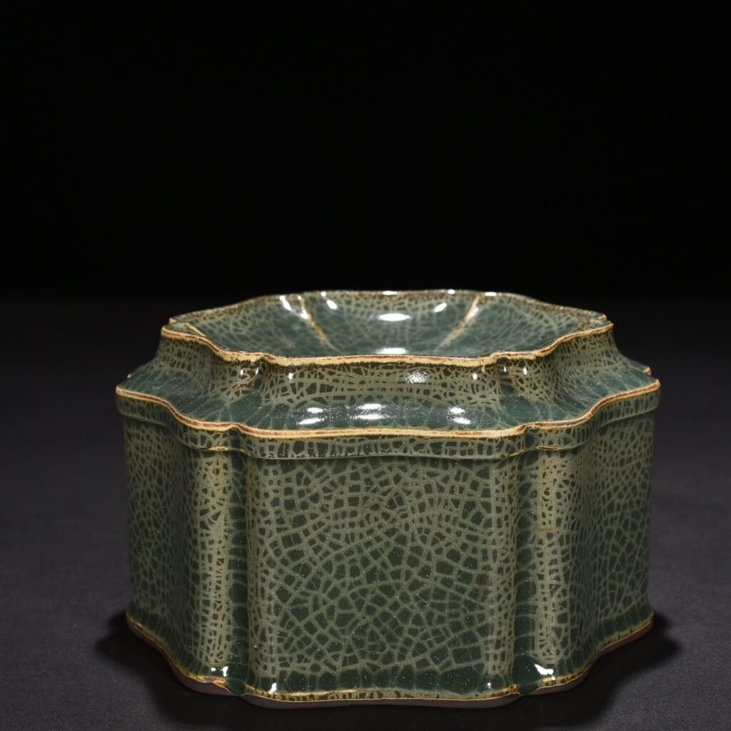 Song Dynasty Longquan Xikou kiln box set with six directions