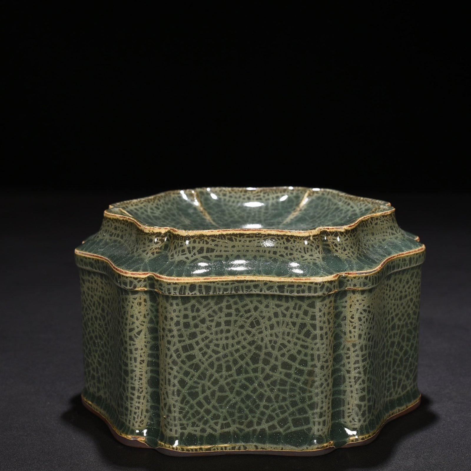 Song Dynasty Longquan Xikou kiln box set with six directions