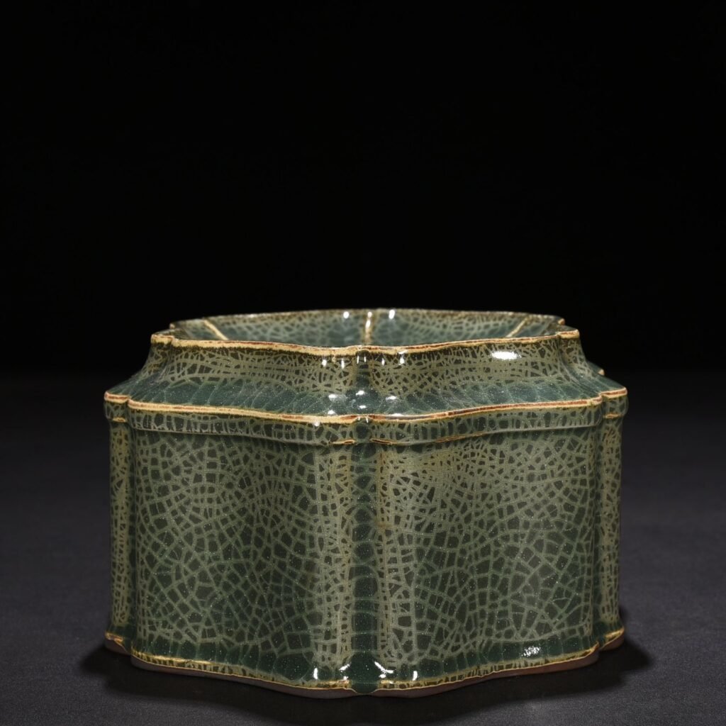Song Dynasty Longquan Xikou kiln box set with six directions