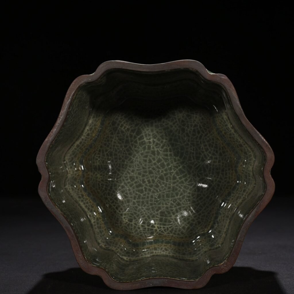Song Dynasty Longquan Xikou kiln box set with six directions