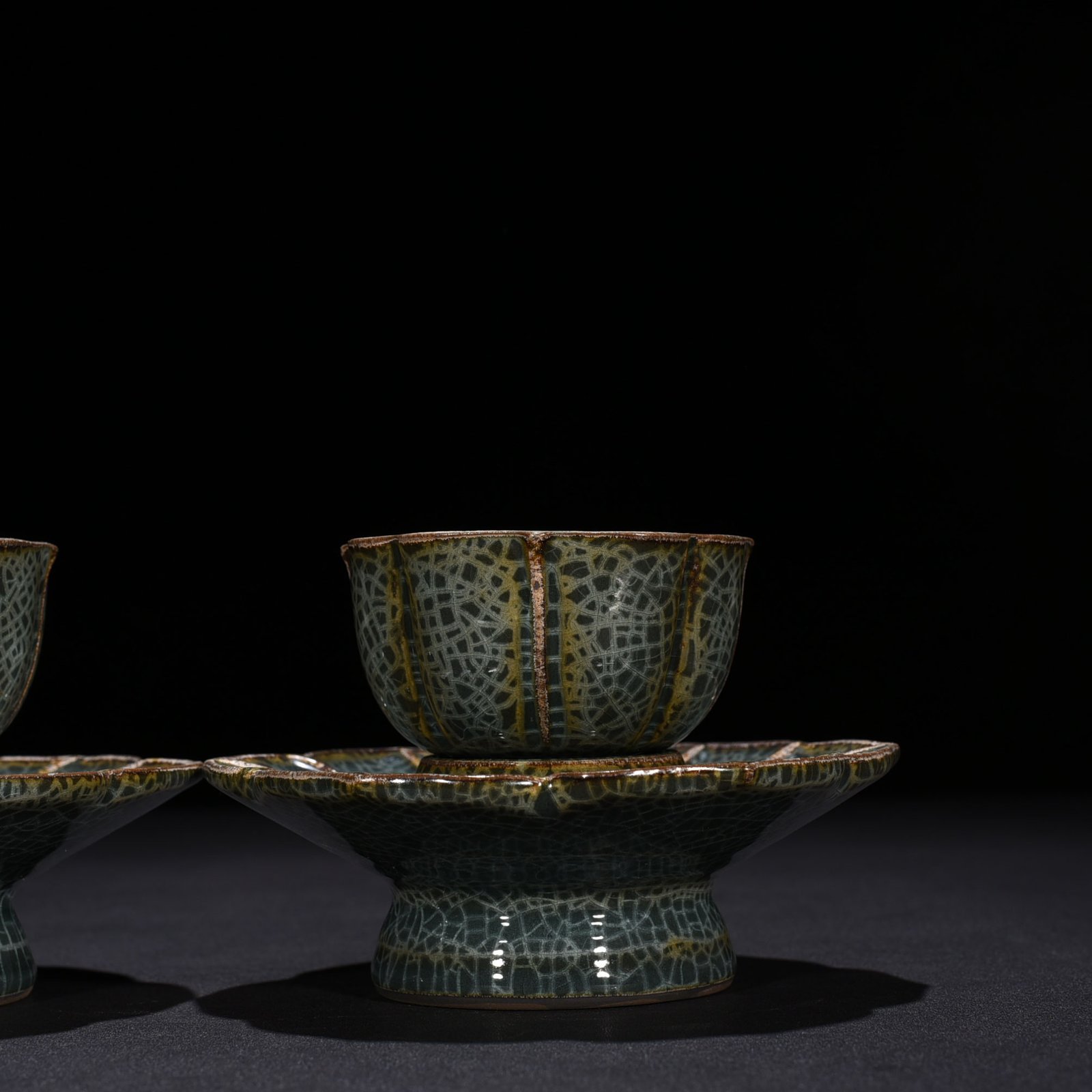 Song Dynasty Longquan Xikou kiln lotus lamp holder