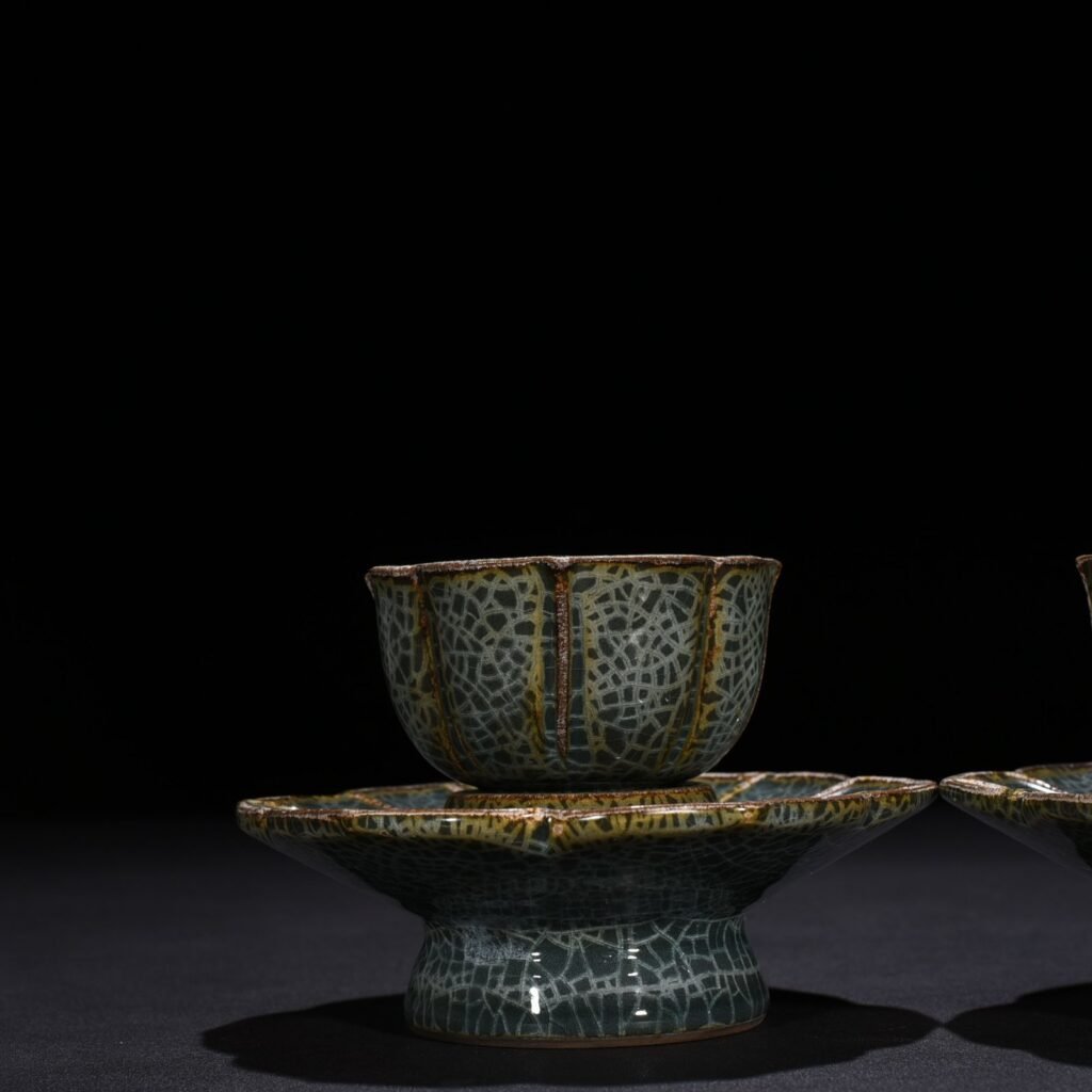 Song Dynasty Longquan Xikou kiln lotus lamp holder