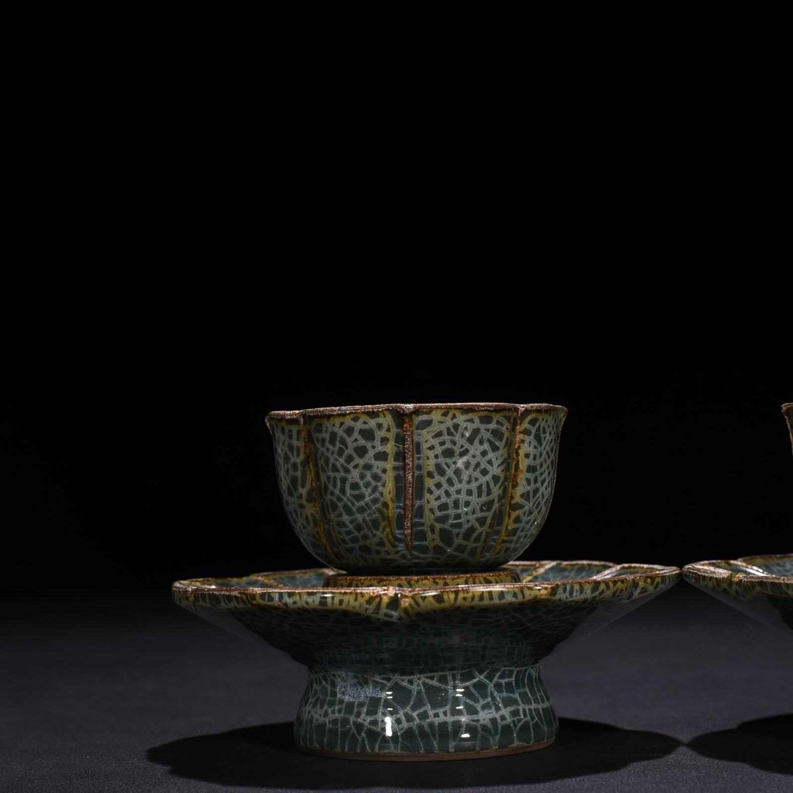 Song Dynasty Longquan Xikou kiln lotus lamp holder