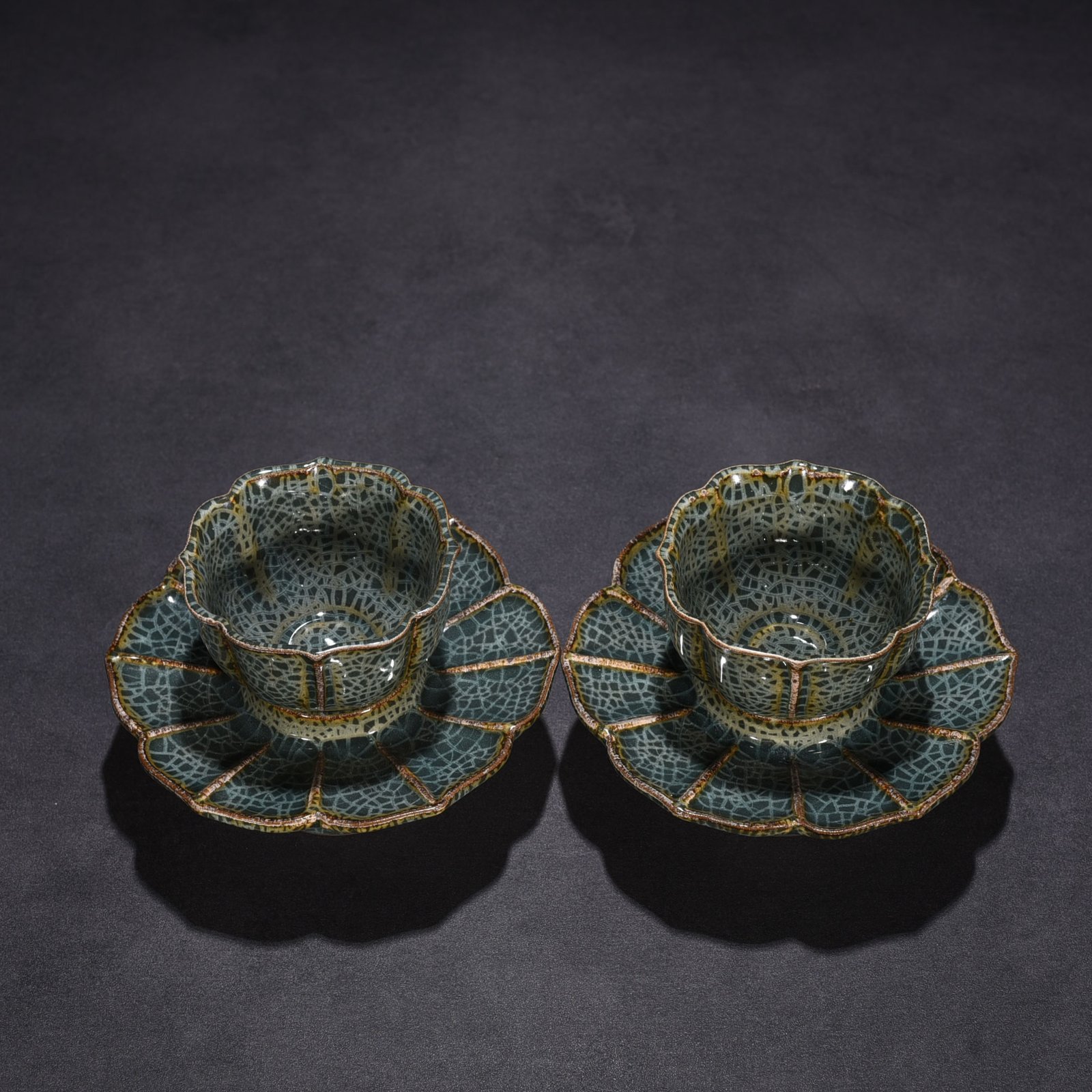 Song Dynasty Longquan Xikou kiln lotus lamp holder