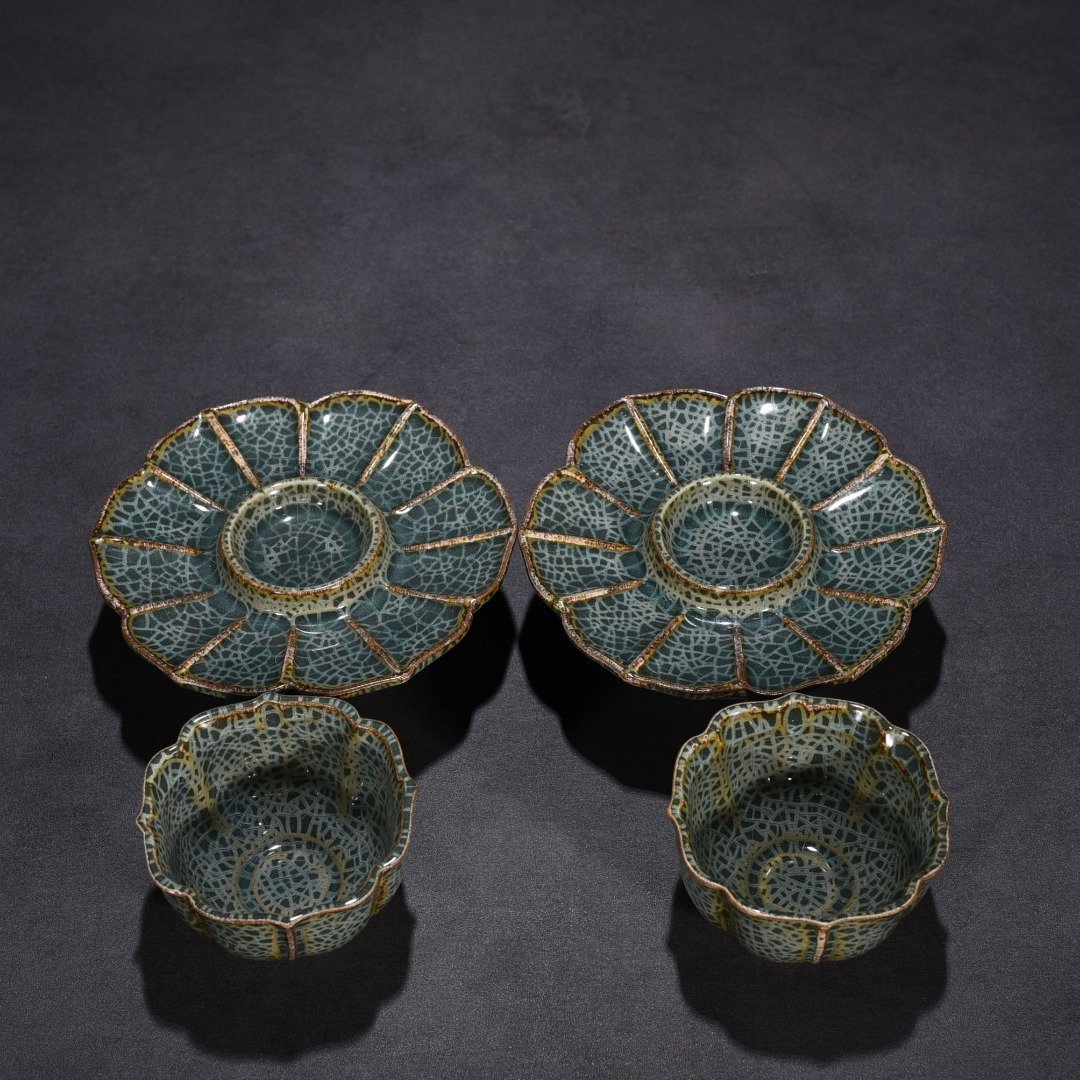 Song Dynasty Longquan Xikou kiln lotus lamp holder