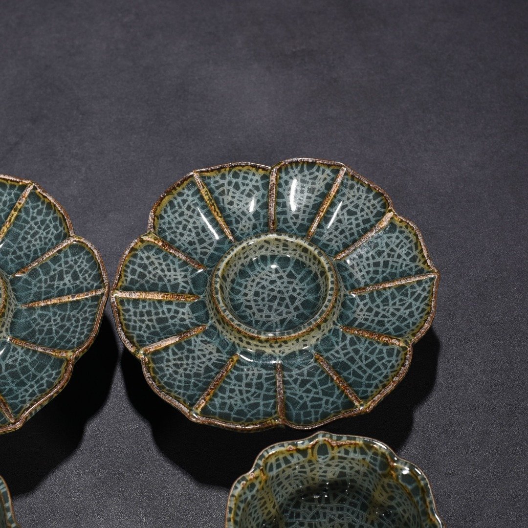 Song Dynasty Longquan Xikou kiln lotus lamp holder