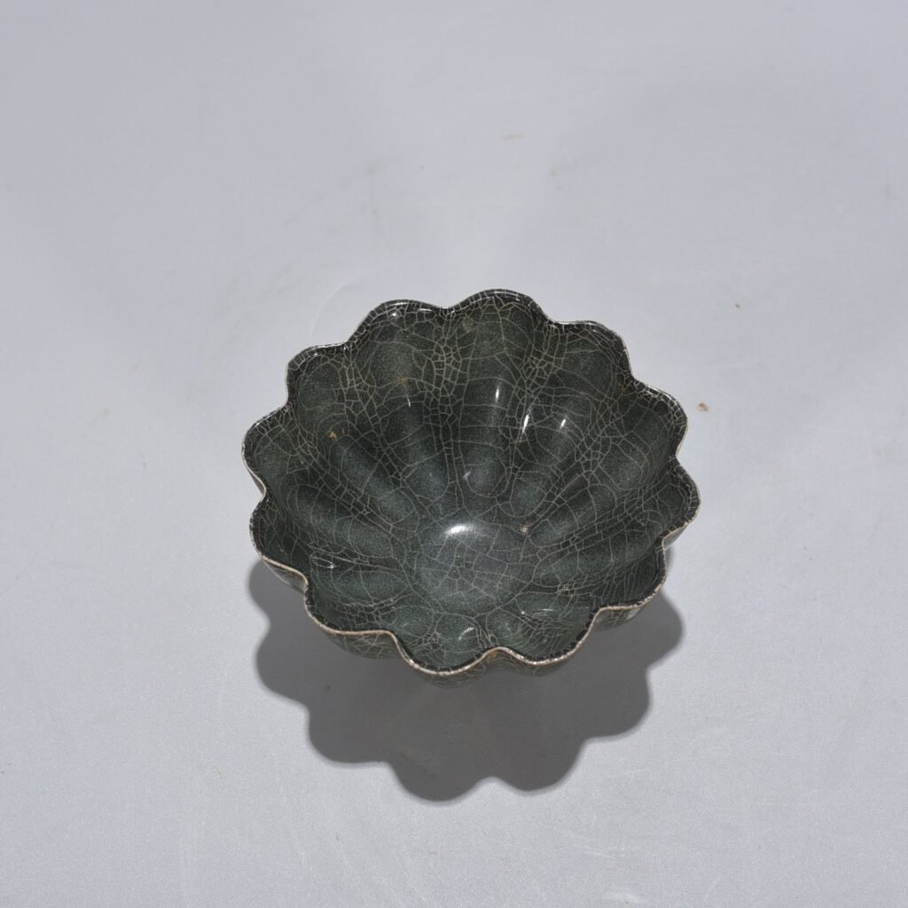 Song Dynasty Longquan Xikou kiln chrysanthemum petal bowl