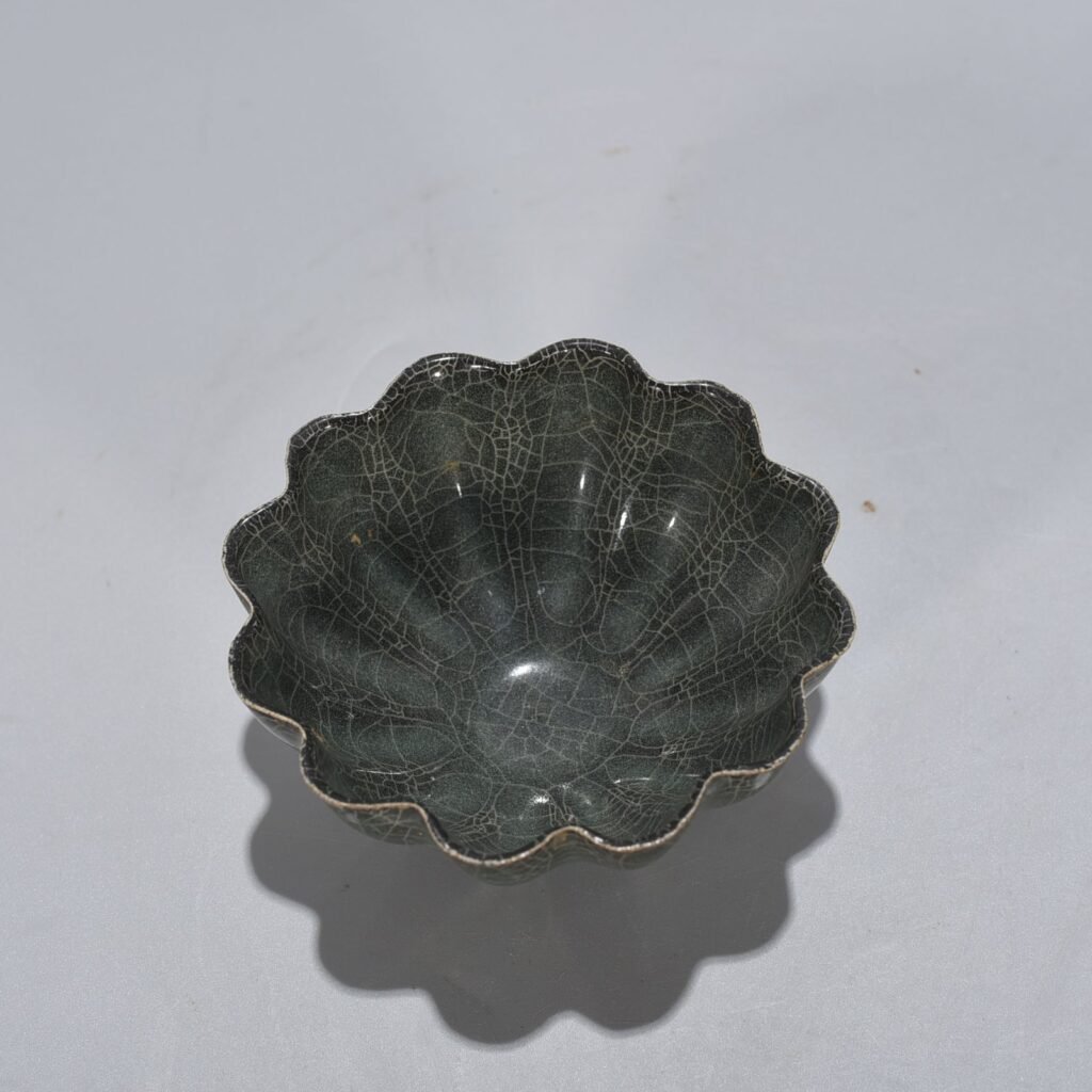 Song Dynasty Longquan Xikou kiln chrysanthemum petal bowl
