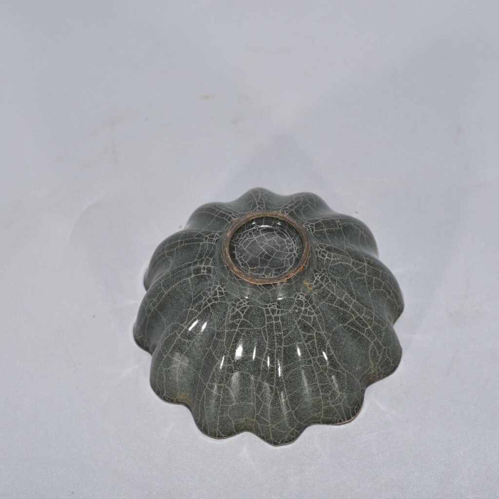 Song Dynasty Longquan Xikou kiln chrysanthemum petal bowl