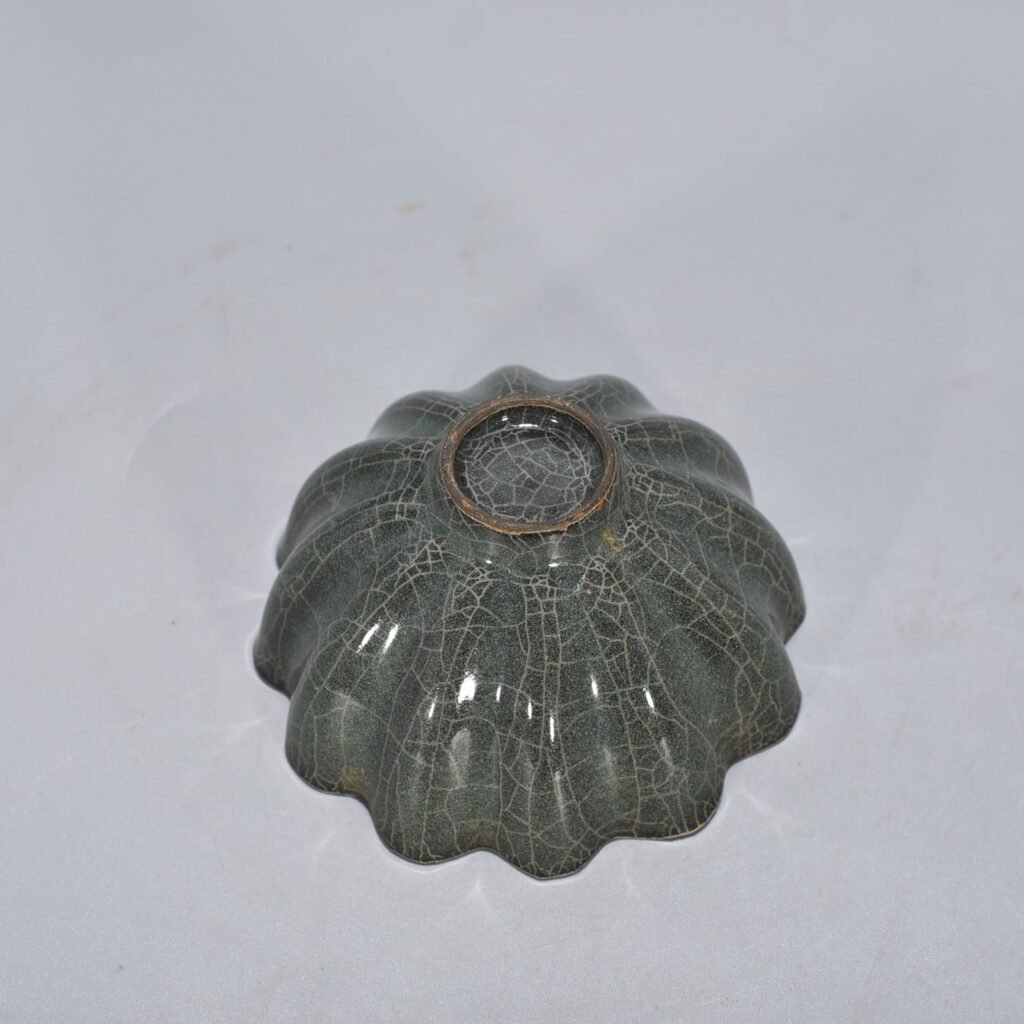 Song Dynasty Longquan Xikou kiln chrysanthemum petal bowl