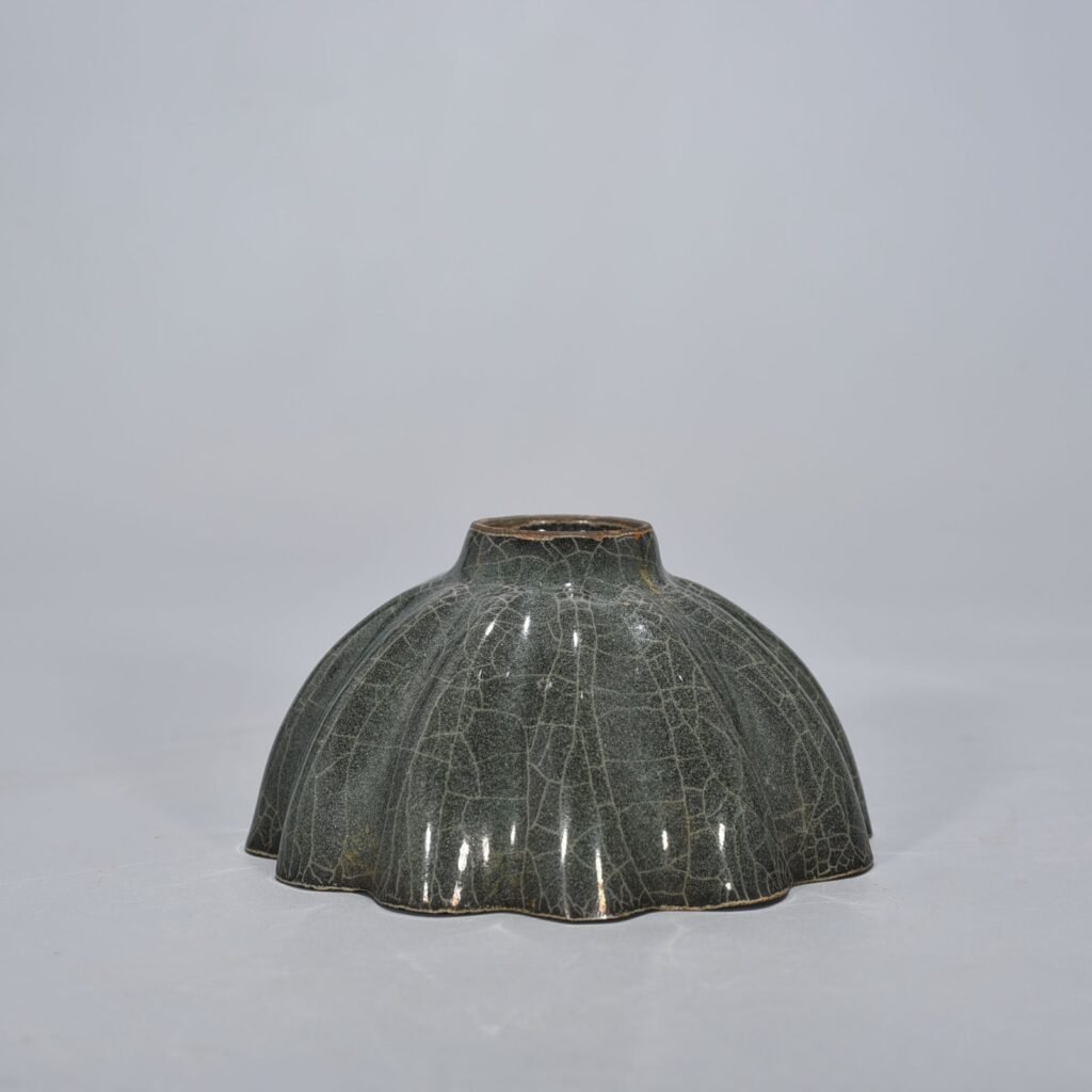 Song Dynasty Longquan Xikou kiln chrysanthemum petal bowl