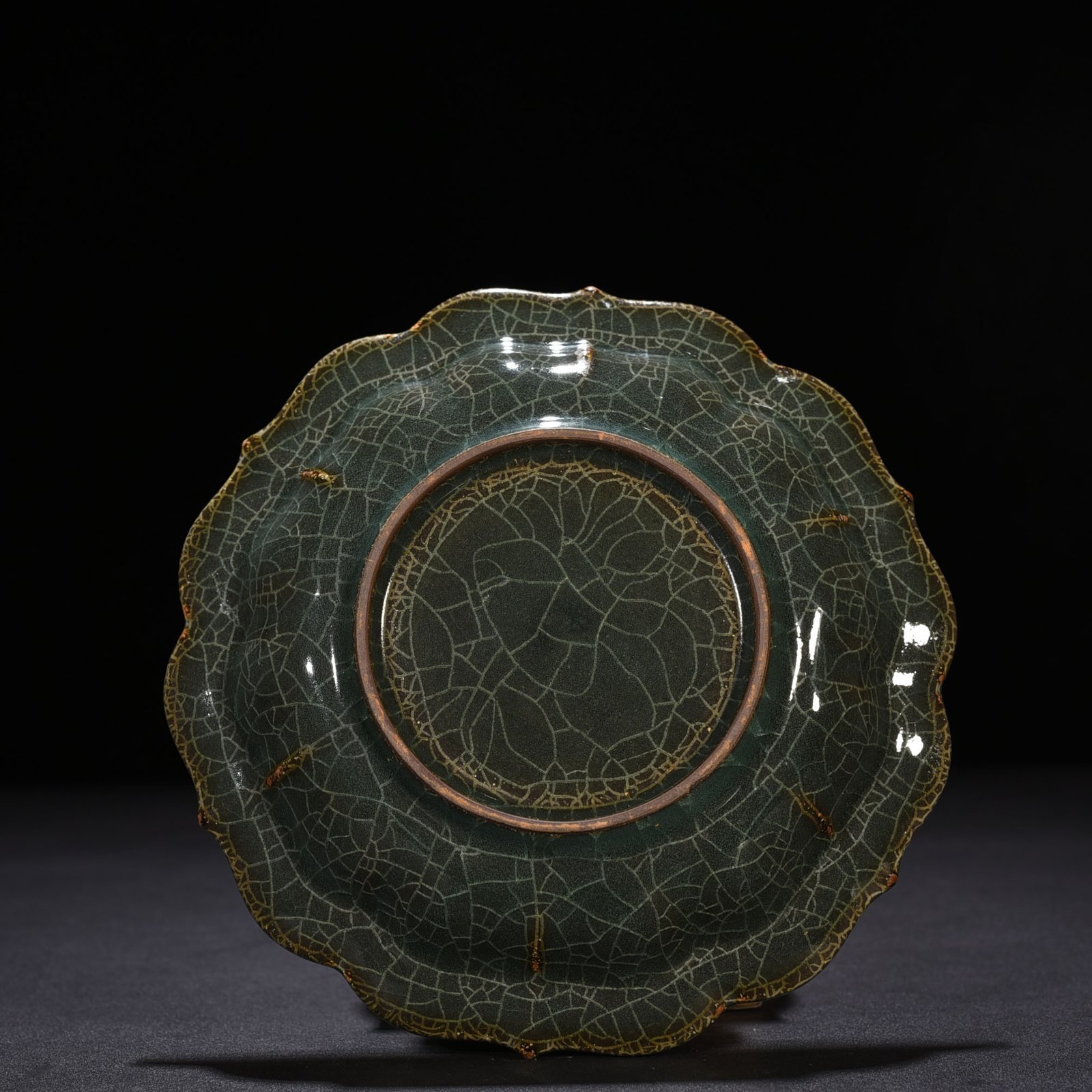 Song Dynasty Longquan Xikou kiln rhombus folding edge plate