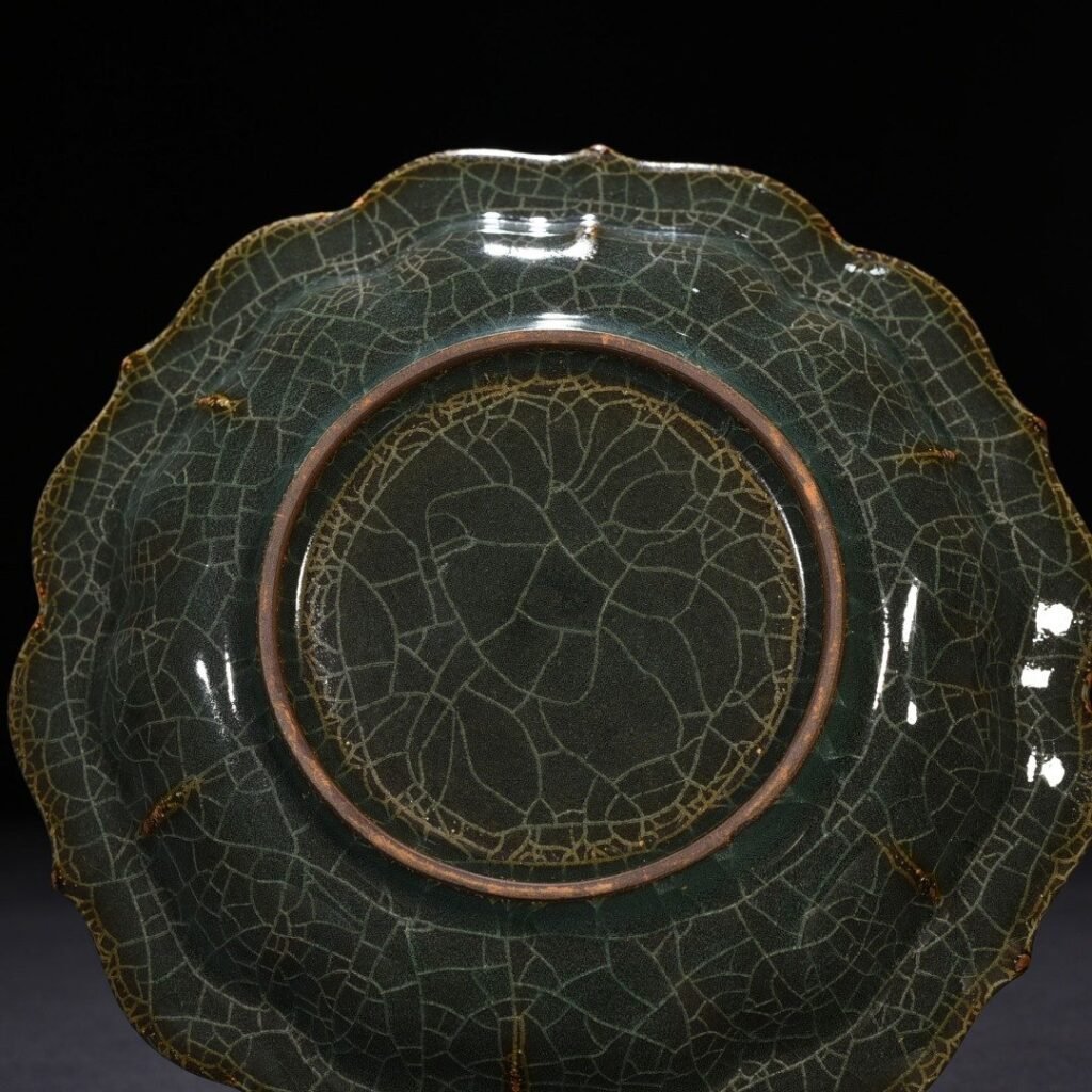 Song Dynasty Longquan Xikou kiln rhombus folding edge plate