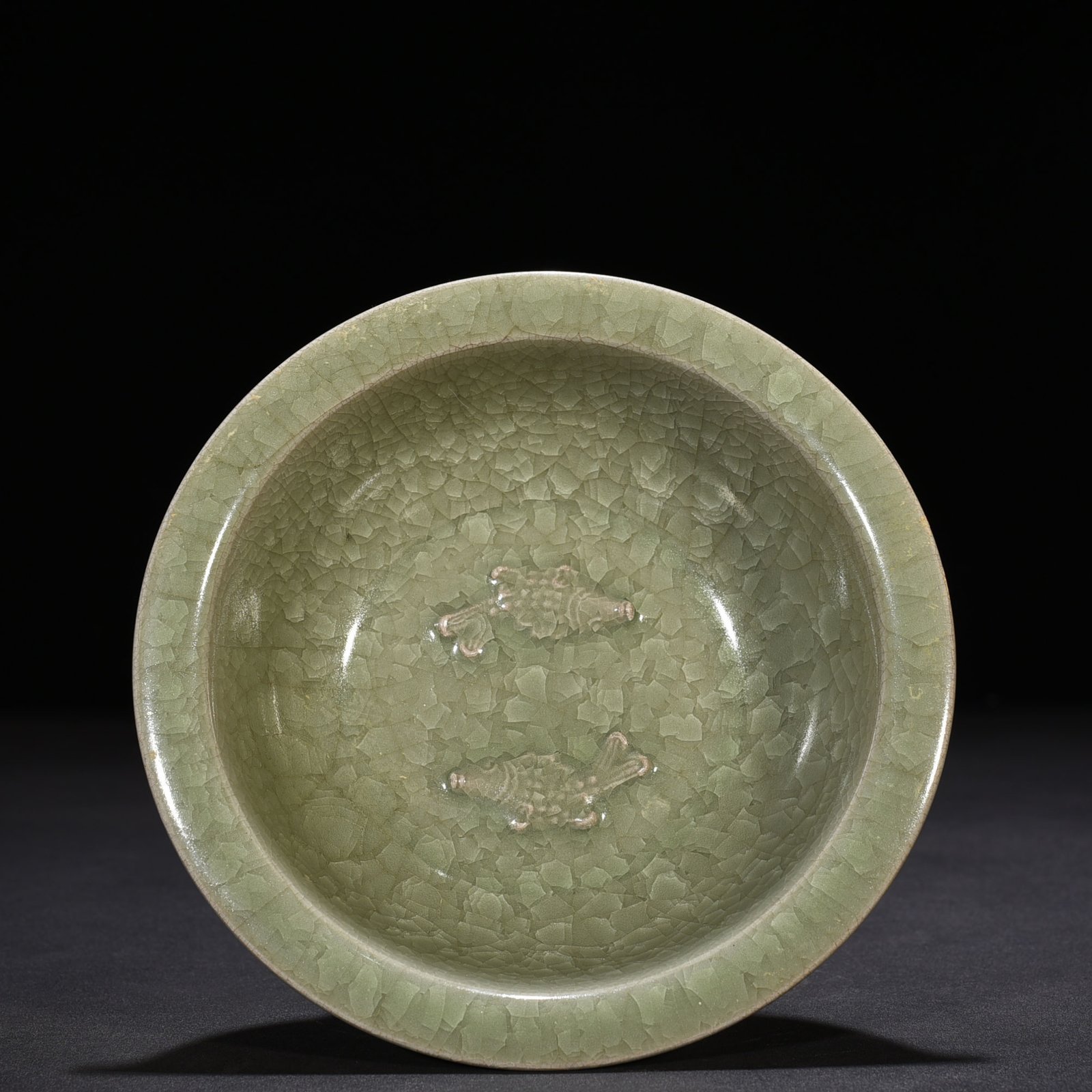 Song Dynasty Longquan kiln ice crack folded fish wash