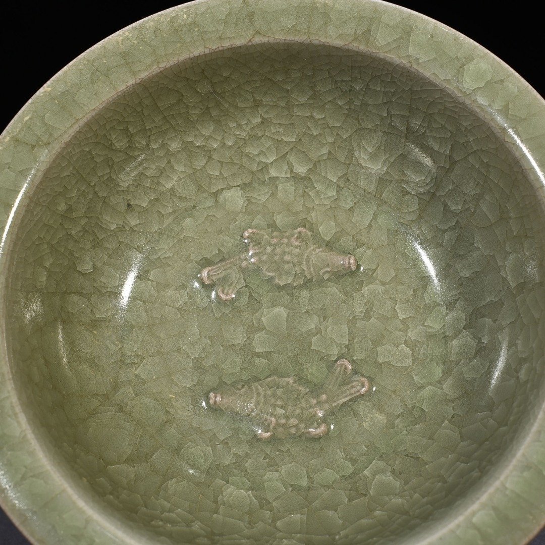 Song Dynasty Longquan kiln ice crack folded fish wash