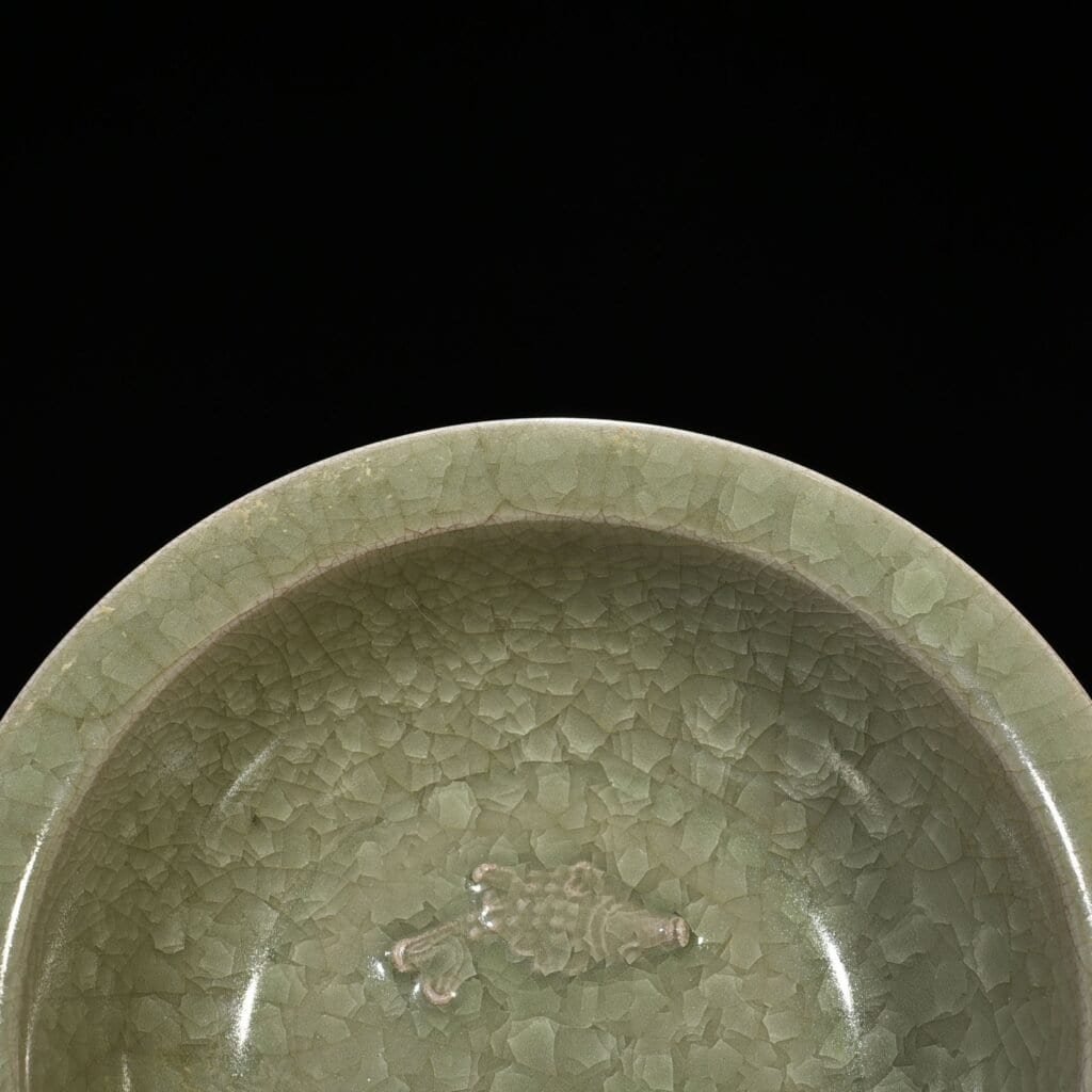 Song Dynasty Longquan kiln ice crack folded fish wash